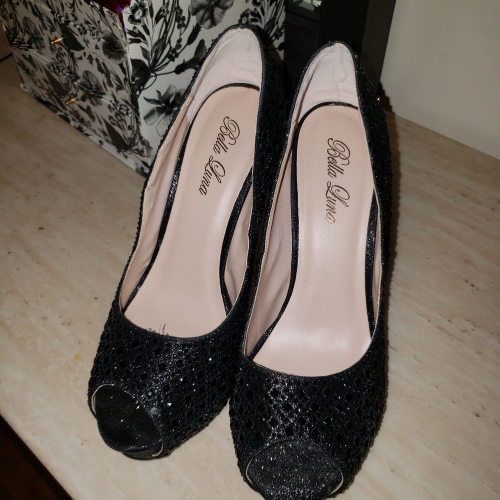 Heels - Picture 4 of 4